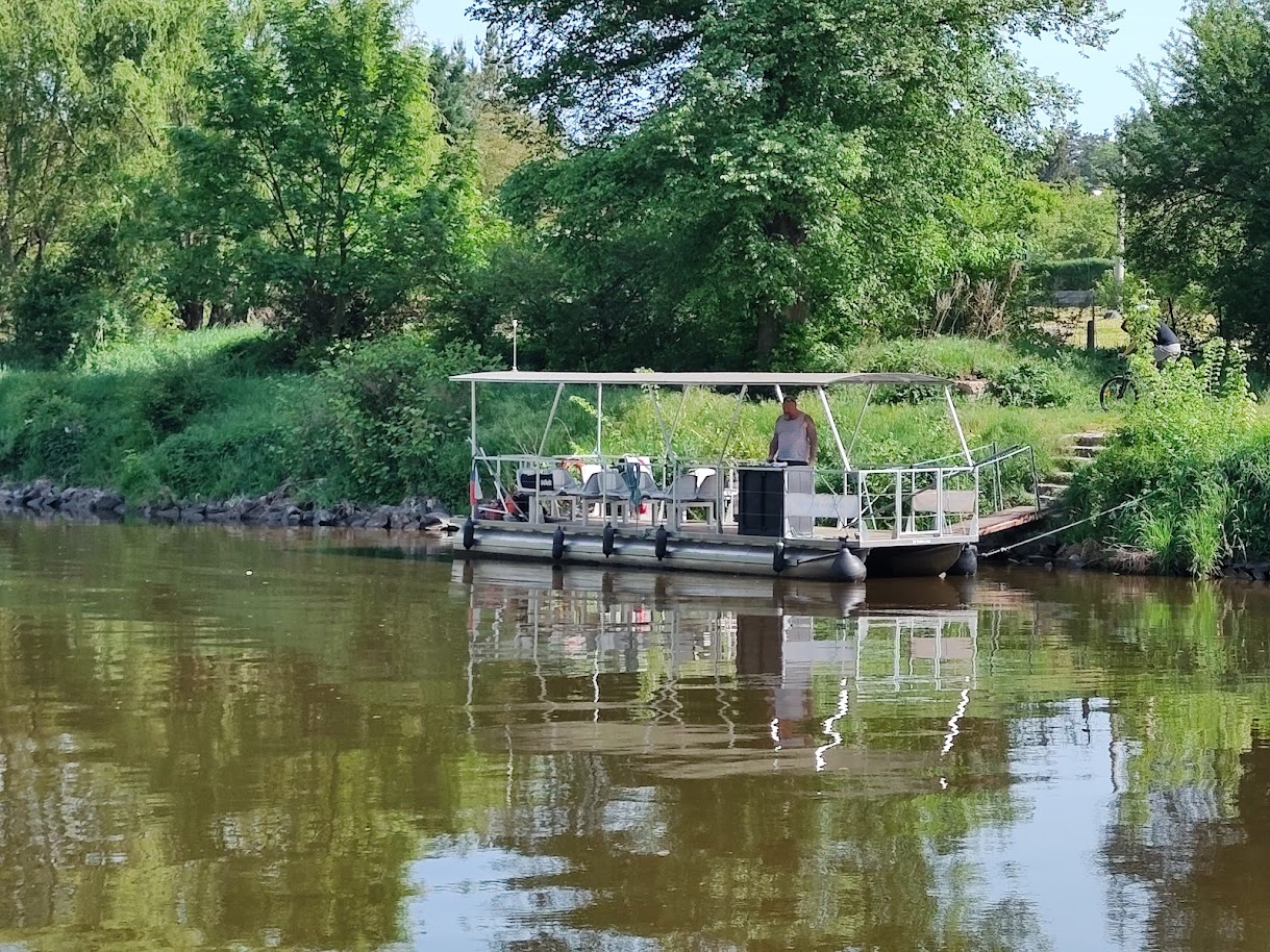 V rámci výcviku se můžete setkat i s naším přivozem Vildou, který je posilou flotily školních lodí