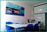 Malá školící místnost v pražských Holešovicích pro individuální a specializované kurzy